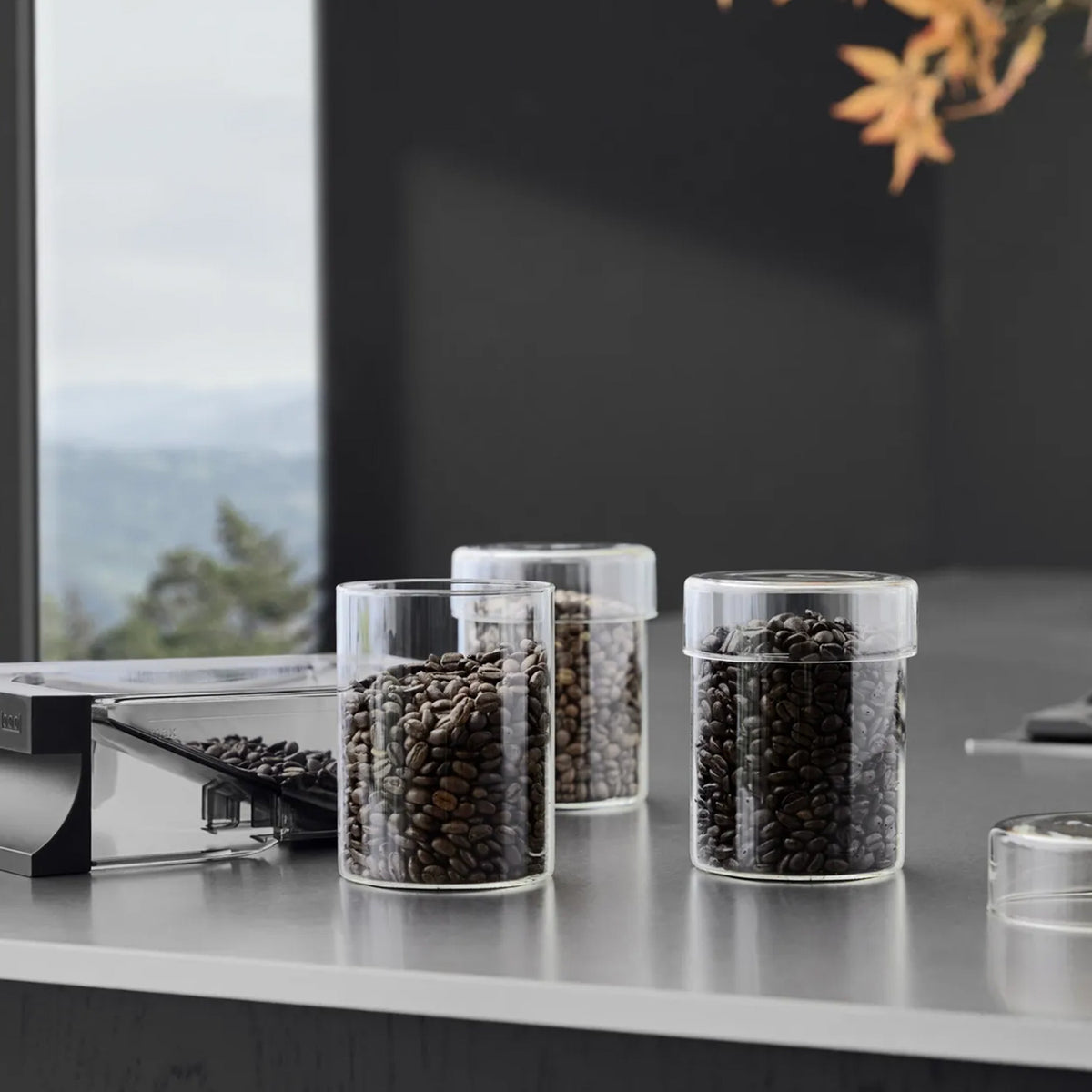 Self cleaning grinder