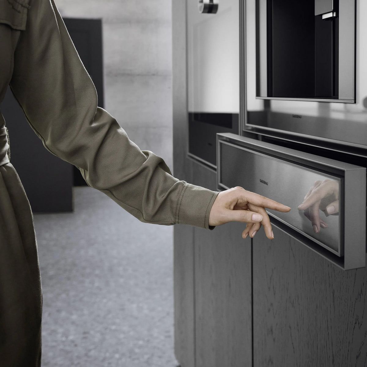 Push-to-open