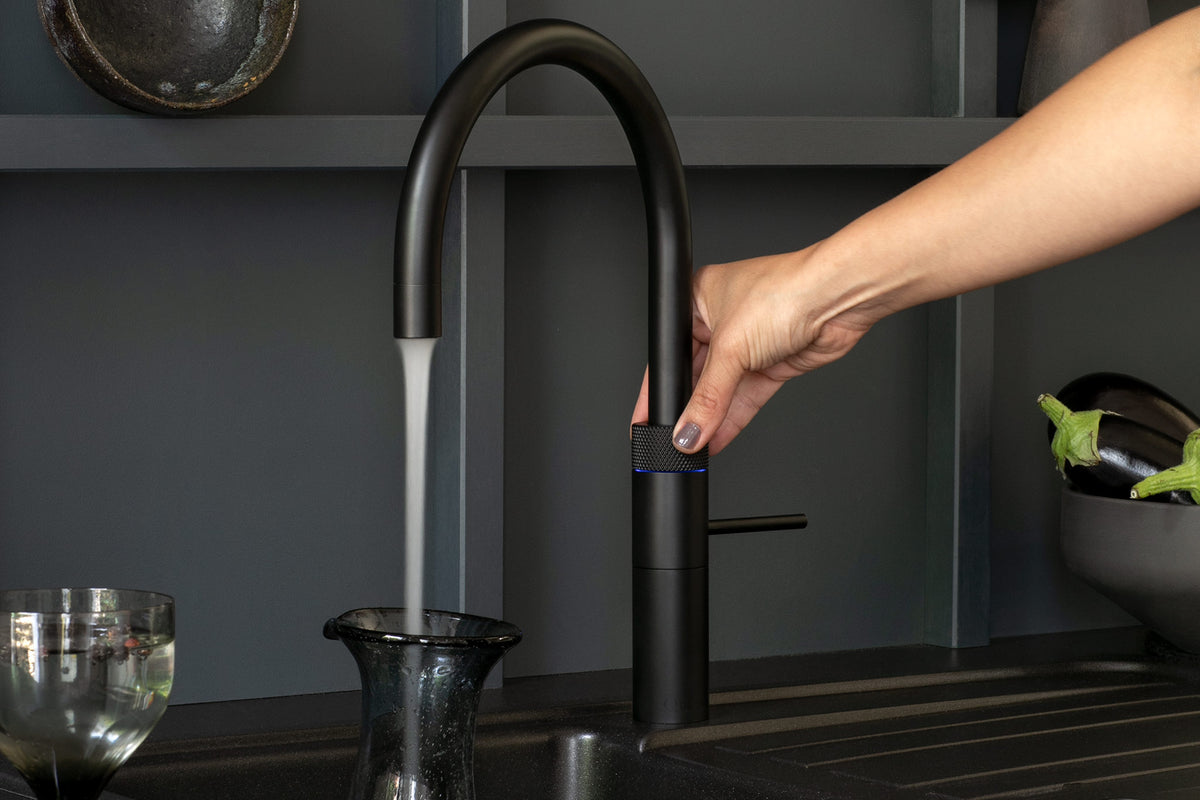 Quooker Fusion round boiling water tap in black