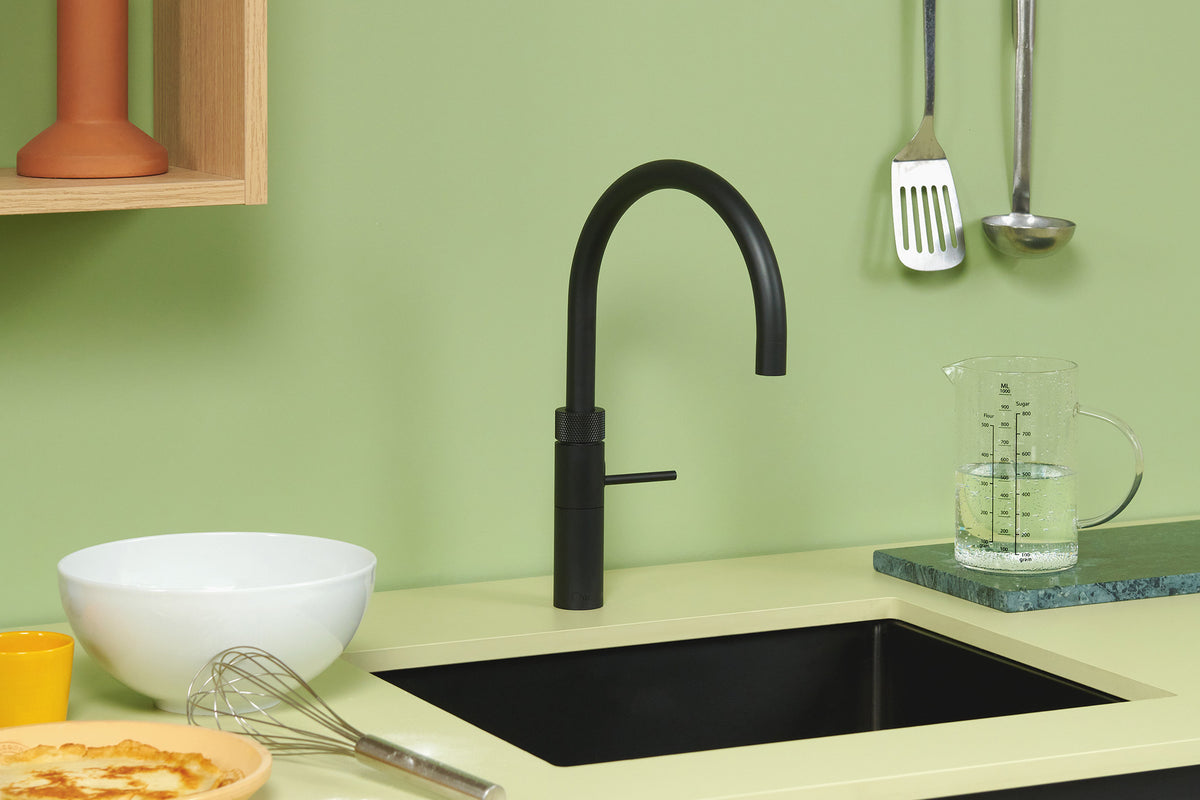 Quooker Fusion round boiling water tap in black