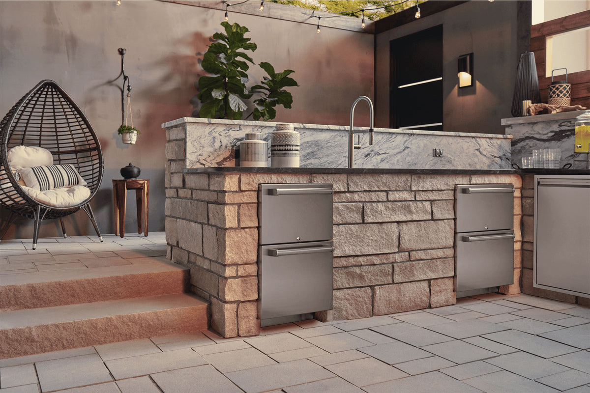 Sub-Zero Designer 61 cm under-counter indoor / outdoor fridge drawers