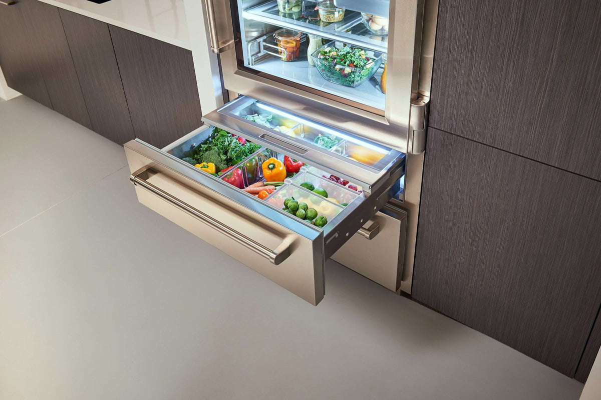 Sub-Zero Professional 91 cm fridge-freezer with glass door
