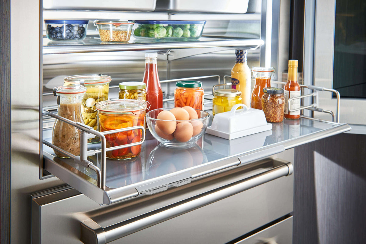 Sub-Zero Professional 91 cm fridge-freezer with glass door