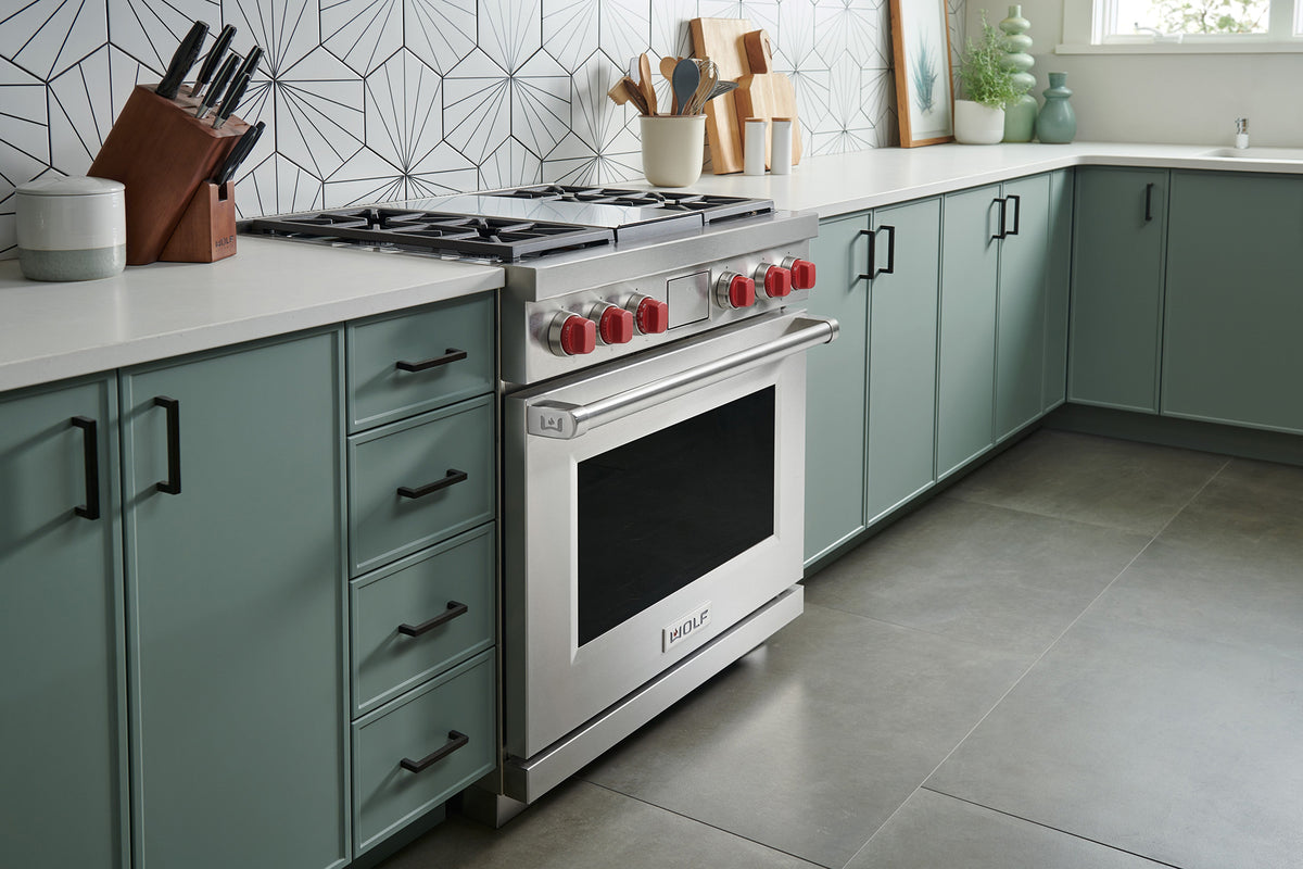 Wolf Dual Fuel 91 cm 4 burner & Teppanyaki range cooker