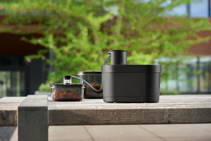 BORA QVac Move Vacuum Sealing Set All Black QVACABM - close-up of all-black housing and control interface