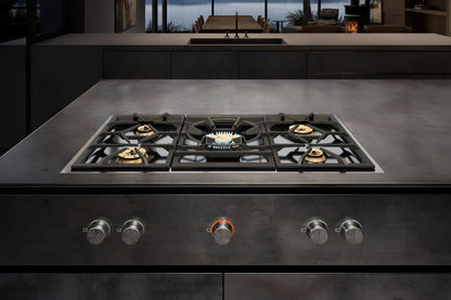 Gaggenau 400 Series Vario Gas Cooktop VG491215 - close-up of burner crowns and cast iron grate detail