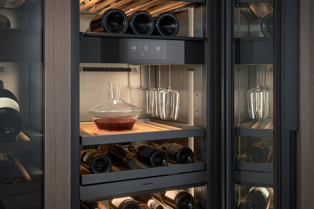 Gaggenau Expressive Series Vario Wine Climate Cabinet RVW467170 - close-up of temperature display and controls