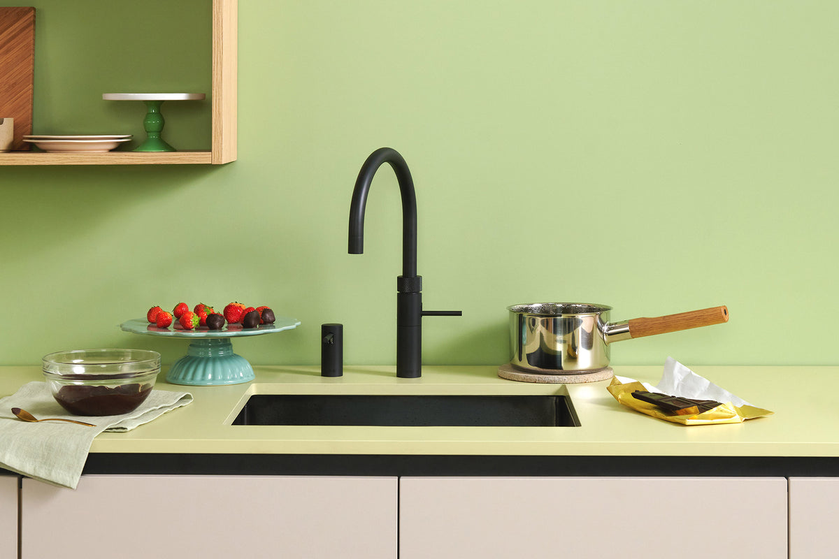 Quooker Fusion round boiling water tap in black