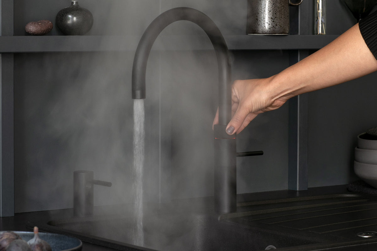 Quooker Fusion round boiling water tap in black