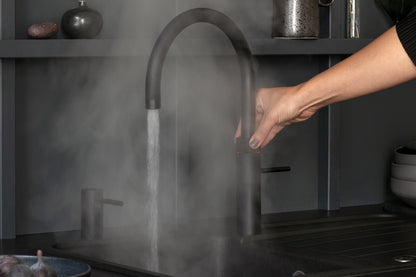 Quooker Fusion round boiling water tap in black