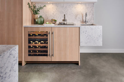 Sub-Zero Designer 61 cm under-counter fridge