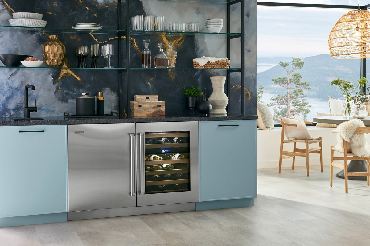 Sub-Zero Designer 61 cm under-counter fridge
