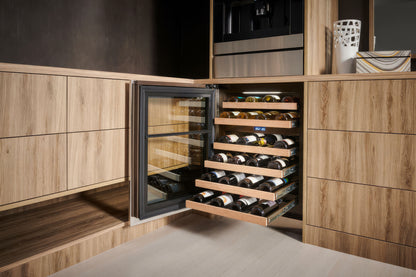 Sub-Zero 61 cm under-counter wine storage