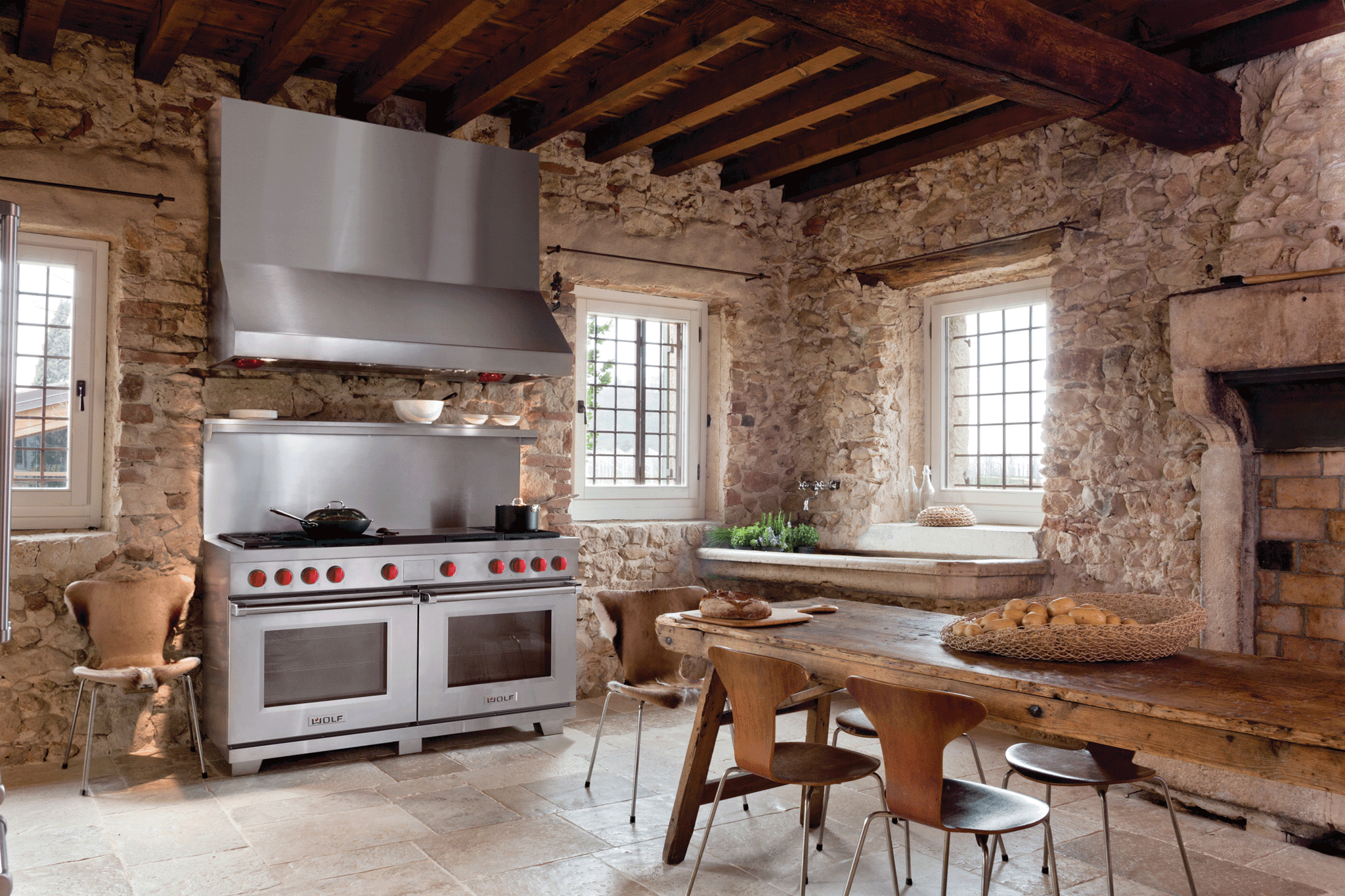 Wolf Dual Fuel 122 cm 6 burner, chargrill & Teppanyaki range cooker