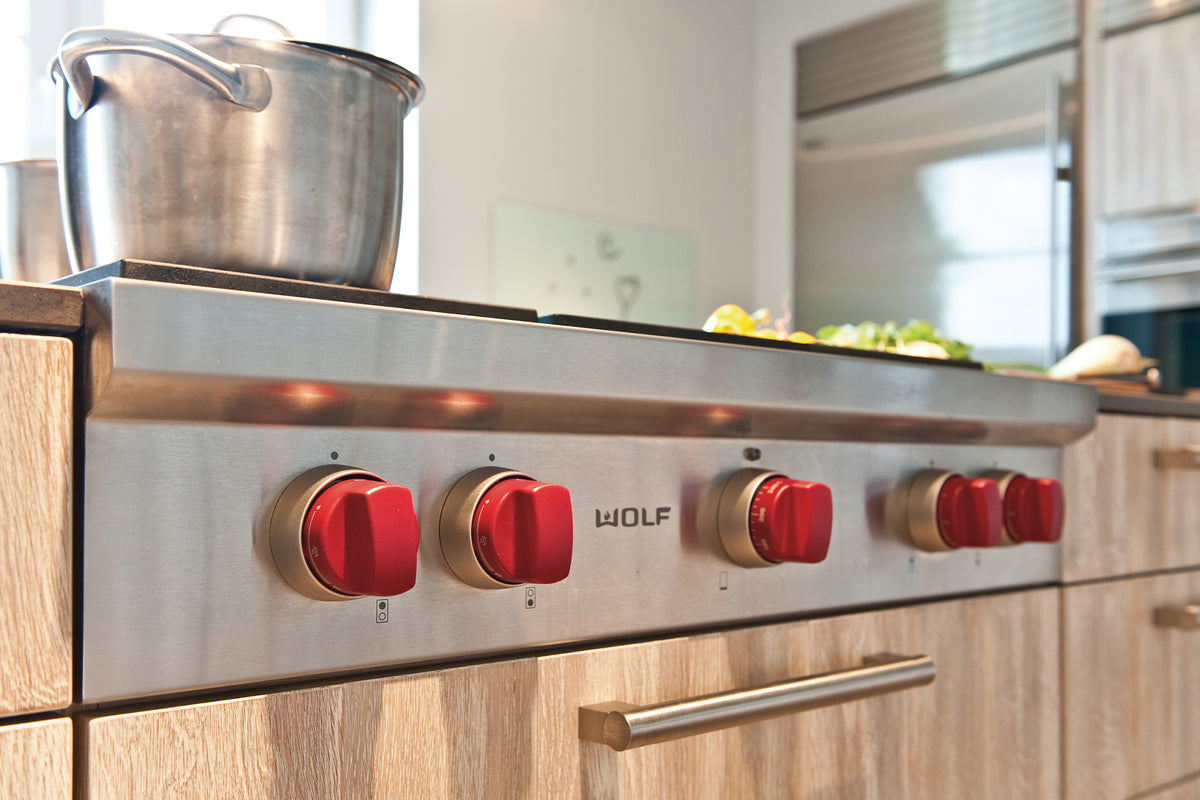 Wolf 91 cm 4 burner and teppanyaki rangetop